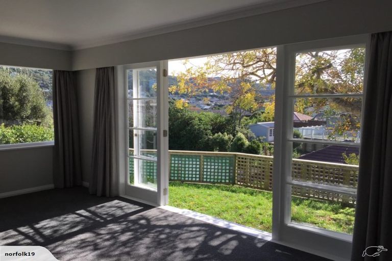 Photo of property in 98 Melbourne Road, Island Bay, Wellington, 6023