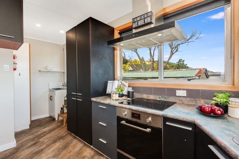 Photo of property in 2 Ash Grove, Ranui, Porirua, 5024