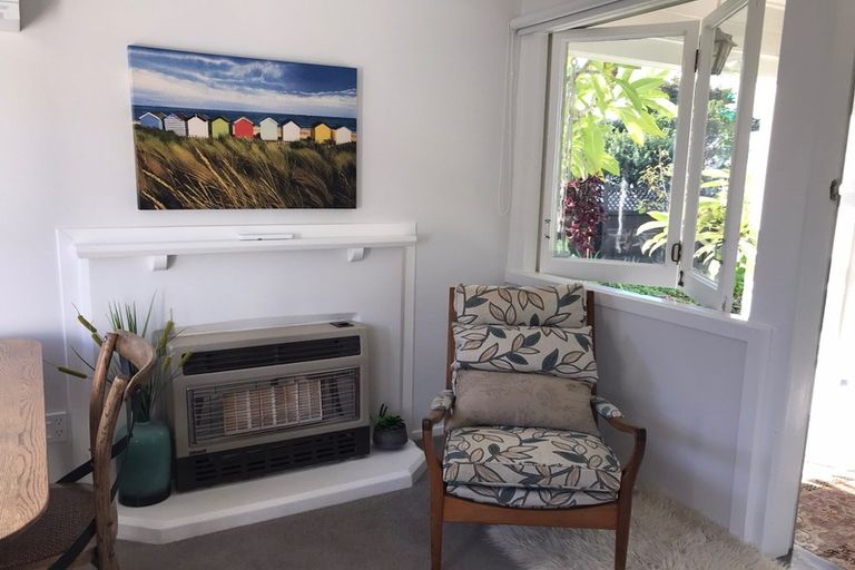 Photo of property in 15 Old Lake Road, Narrow Neck, Auckland, 0624