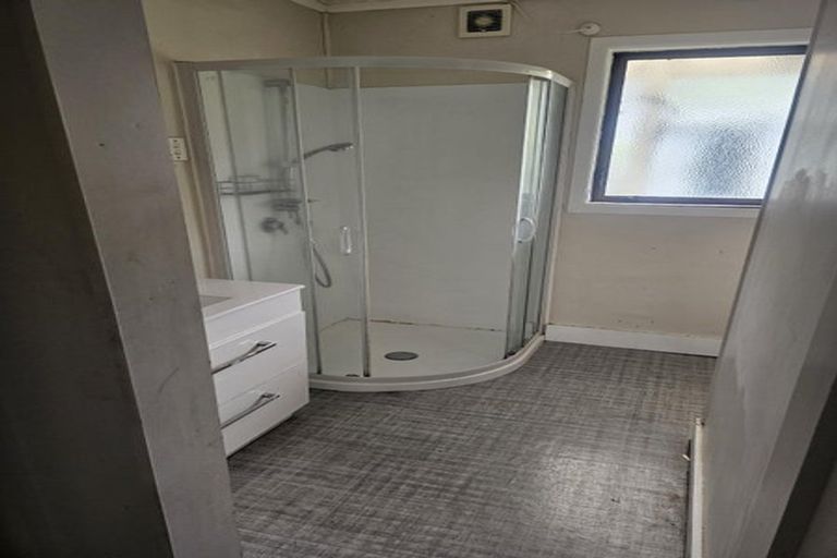 Photo of property in 414 Stokes Valley Road, Stokes Valley, Lower Hutt, 5019