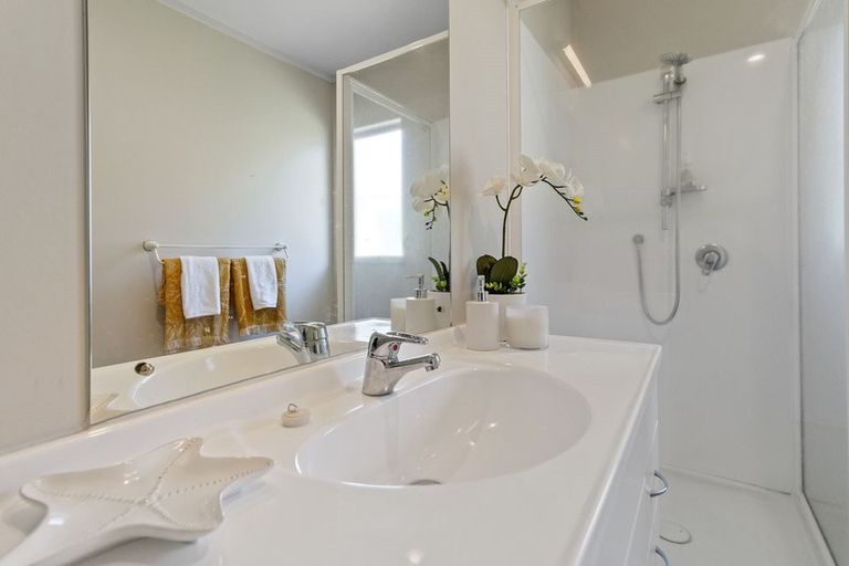 Photo of property in 33 Holland Close, Pauanui, Hikuai, 3579