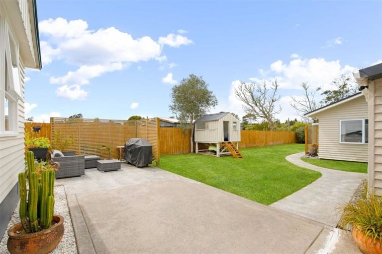 Photo of property in 8 Birdwood Road, Swanson, Auckland, 0612