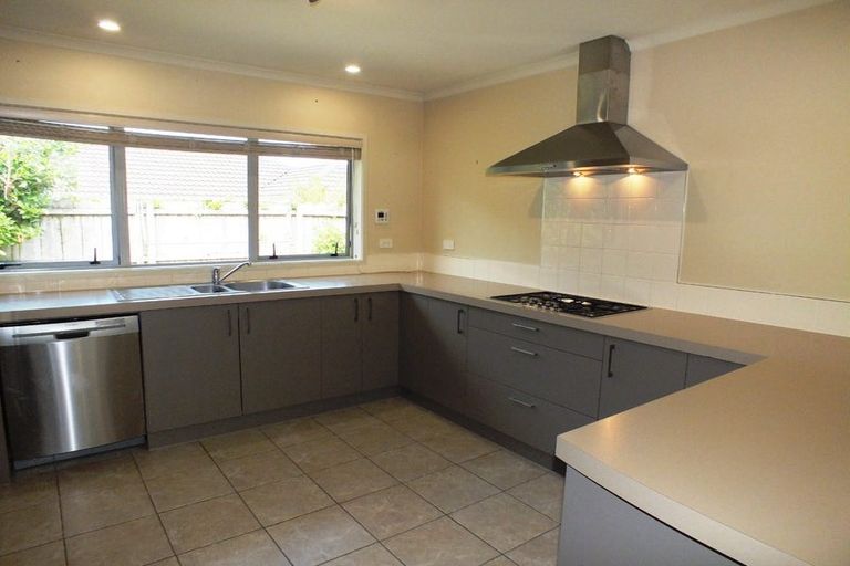 Photo of property in 29 Seamount Drive, Red Beach, 0932