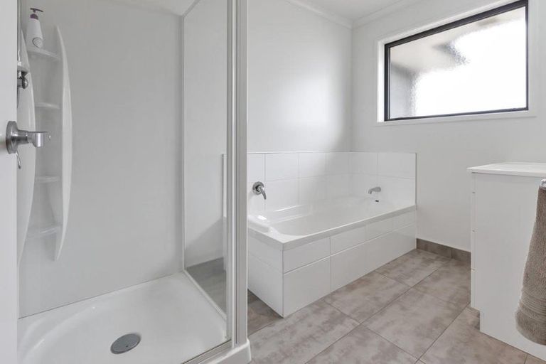 Photo of property in 18 Ocean View Rise, Ruakaka, 0116