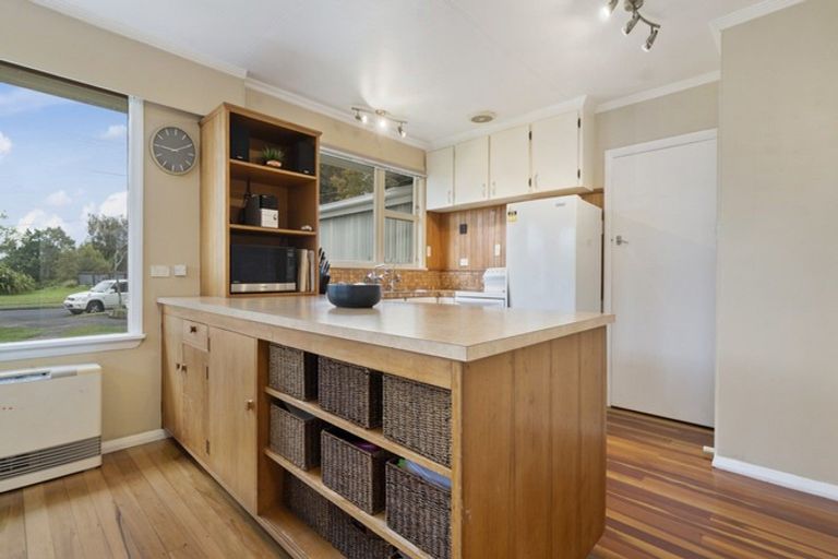 Photo of property in 39 Turakina Street, Merrilands, New Plymouth, 4312