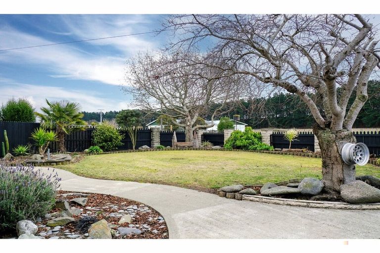 Photo of property in 39 Queen Street, Pareora, 7912