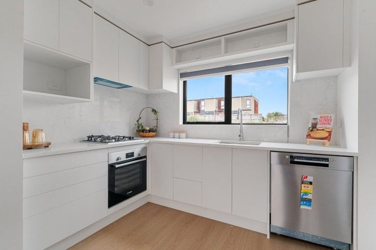 Photo of property in 4/32 Tapuwae Way, Mangere Bridge, 2022