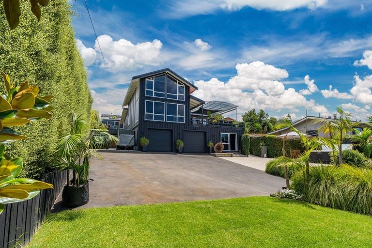 Photo of property in 36 Omokoroa Road, Omokoroa, 3114