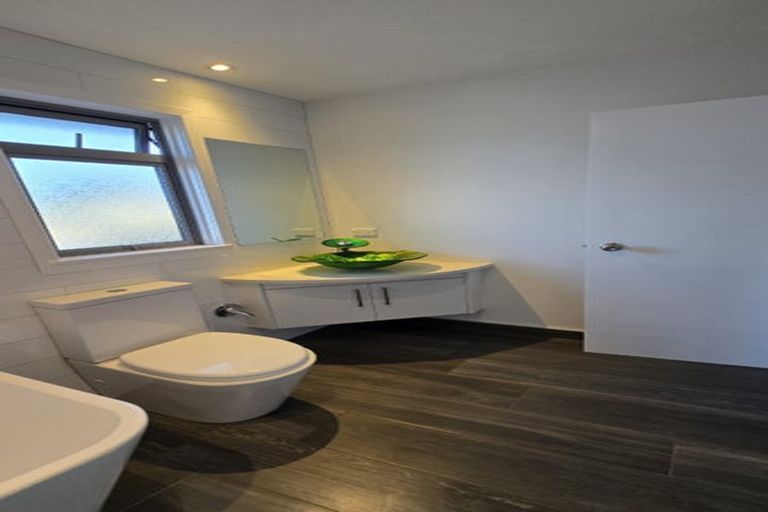 Photo of property in 63 Carlisle Road, Torbay, Auckland, 0630