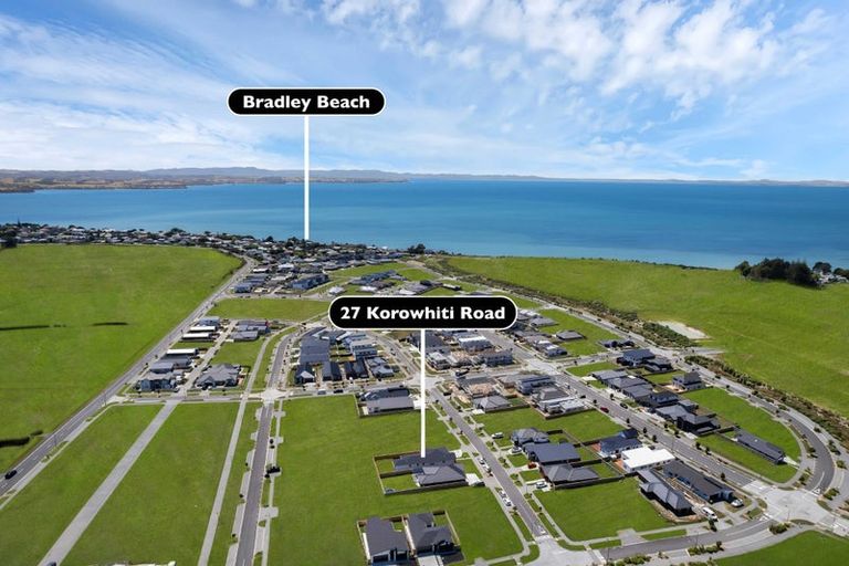Photo of property in 27 Korowhiti Road, Clarks Beach, 2122