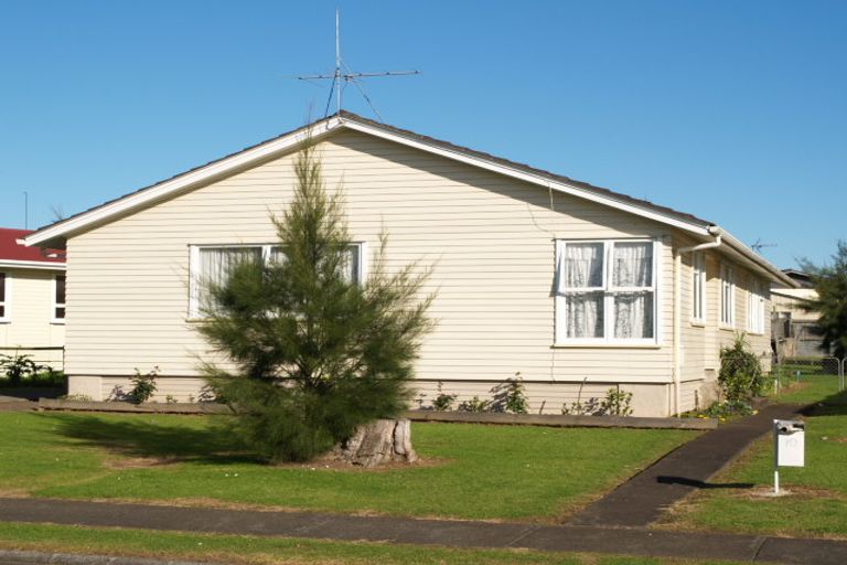 Photo of property in 12 Chadwick Crescent, Mangere East, Auckland, 2024