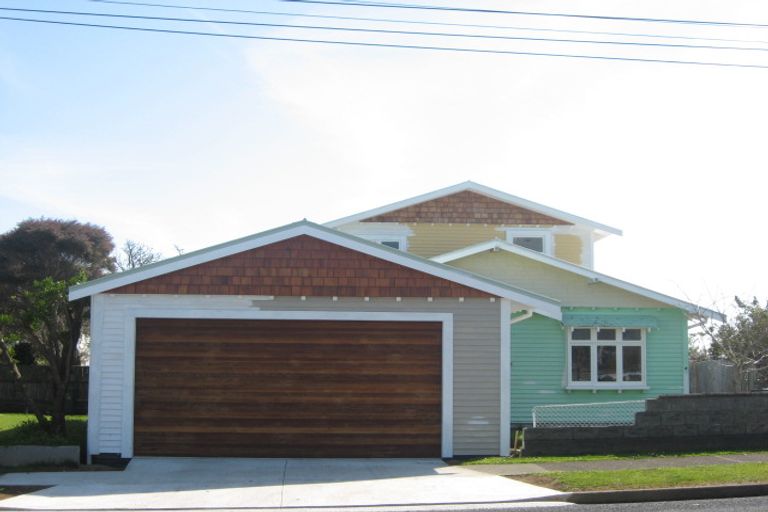 Photo of property in 6 Bulteel Street, New Plymouth, 4310