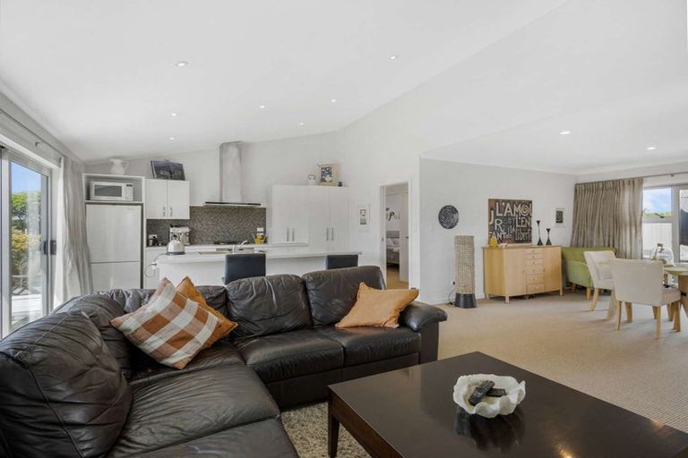 Photo of property in 10 Gregory Grove, Clive, 4102