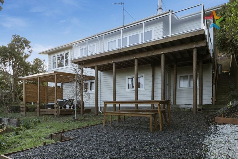 Photo of property in 35 Titiro Moana Road, Korokoro, Lower Hutt, 5012