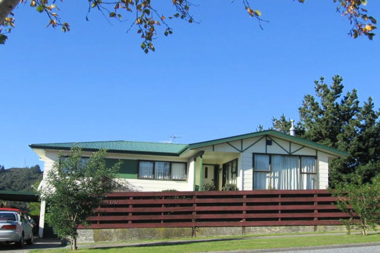 Photo of property in 109 Holborn Drive, Stokes Valley, Lower Hutt, 5019