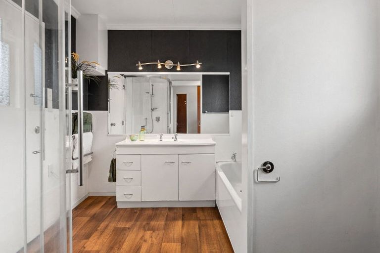 Photo of property in 11 Sandstrom Grove, Feilding, 4702