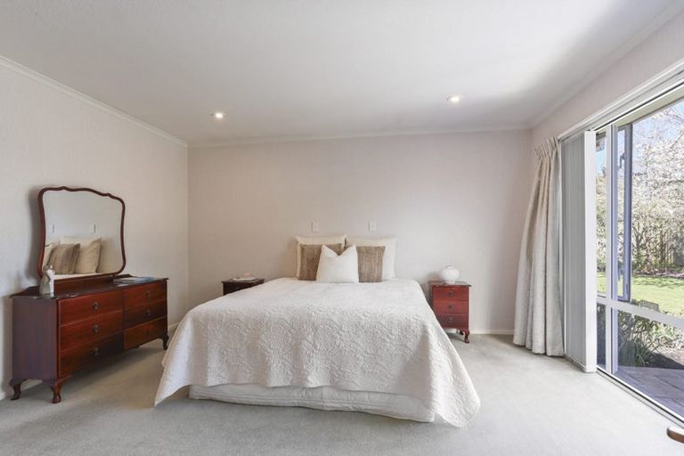 Photo of property in 4 Wardour Mews, Avonhead, Christchurch, 8042