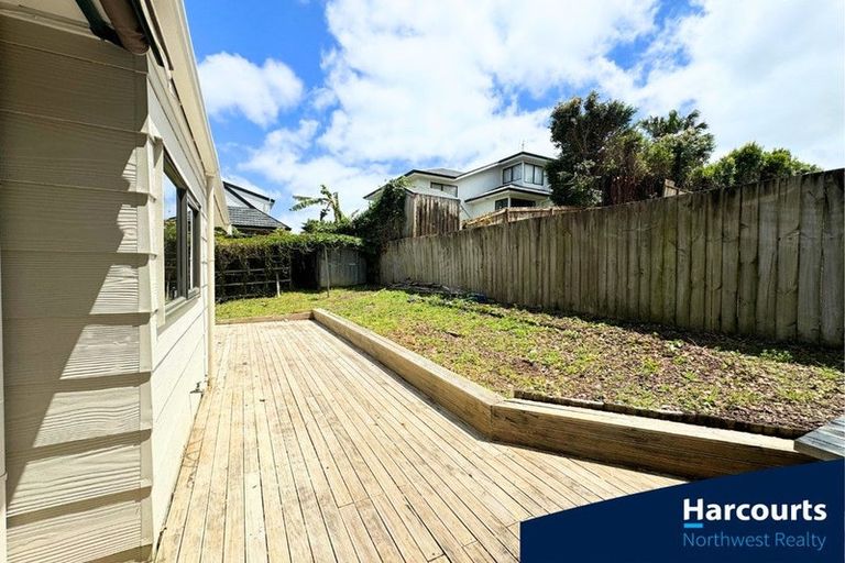Photo of property in 6a Cambric Place, Botany Downs, Auckland, 2010