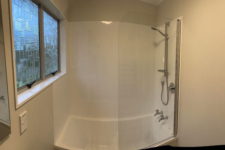 Photo of property in 33 Woolwich Close, Whitby, Porirua, 5024