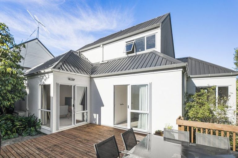 Photo of property in 2/1 Valley Road, Northcote, Auckland, 0626