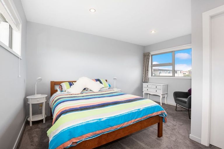 Photo of property in 5 Seascape View, Paremata, Porirua, 5024