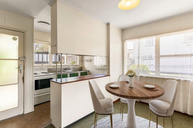 Photo of property in 1/15 Rotoiti Avenue, Pakuranga Heights, Auckland, 2010