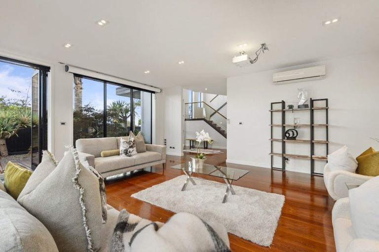 Photo of property in 17 Waitemata Road, Hauraki, Auckland, 0622