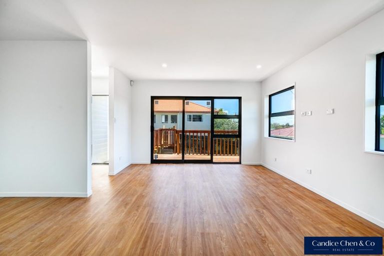 Photo of property in 74b Awaroa Road, Sunnyvale, Auckland, 0612