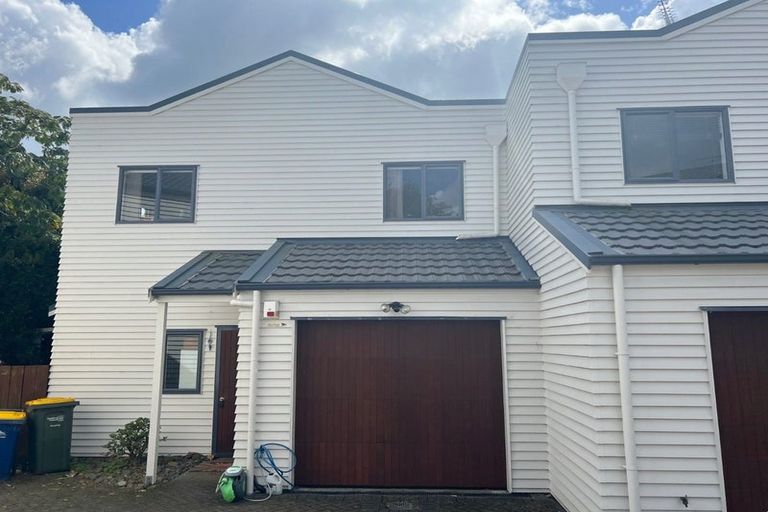 Photo of property in 4/18 Pannill Place, Oteha, Auckland, 0632