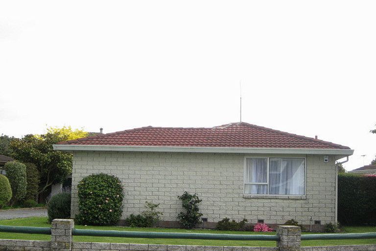 Photo of property in 1 Te One Place, Redwood, Christchurch, 8051