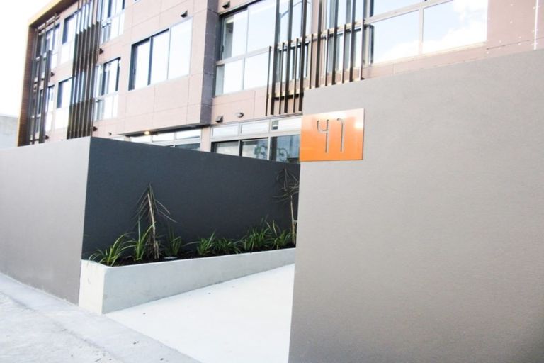 Photo of property in Vedado Apartments, 201/41 Hopper Street, Mount Cook, Wellington, 6011