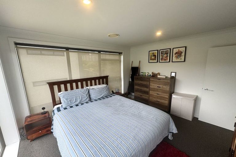Photo of property in 5 Ara Patukawenga, Tawa, Wellington, 5028