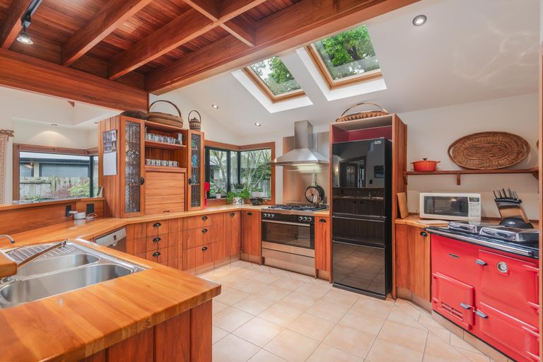 Photo of property in 18 Durham Crescent, Palmerston North, 4414