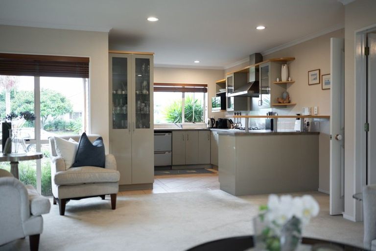 Photo of property in 103 Golfland Drive, Golflands, Auckland, 2013