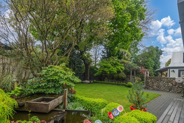 Photo of property in 18 Durham Crescent, Palmerston North, 4414