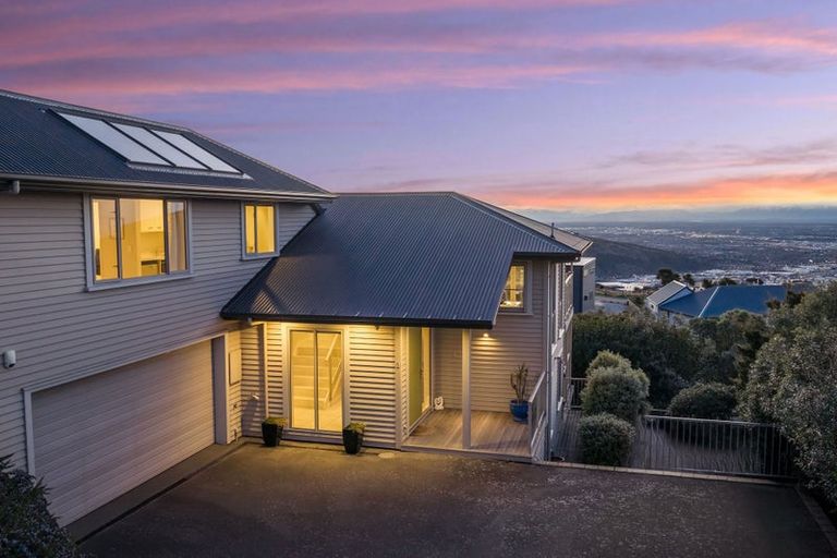 Photo of property in 5 Signal Hill Road, Mount Pleasant, Christchurch, 8081