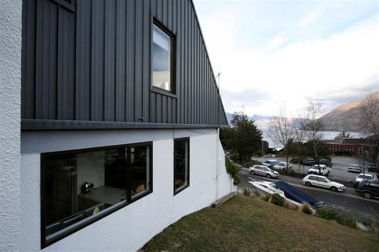 Photo of property in 8b Sainsbury Road, Fernhill, Queenstown, 9300