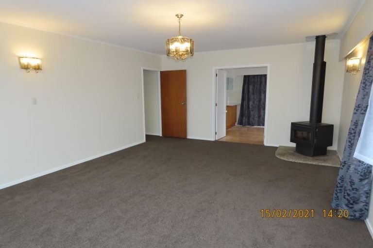 Photo of property in 8 Bodi Place, Te Atatu South, Auckland, 0610