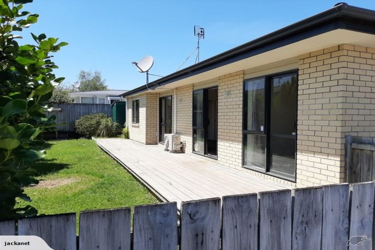 Photo of property in 28a Kamara Road, Glen Eden, Auckland, 0602