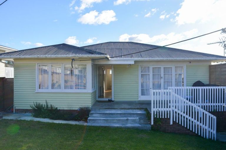 Photo of property in 11 Kamara Road, Glen Eden, Auckland, 0602