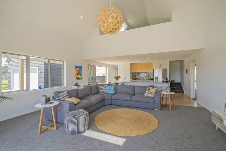 Photo of property in 11 Navigation Drive, Cooks Beach, Whitianga, 3591