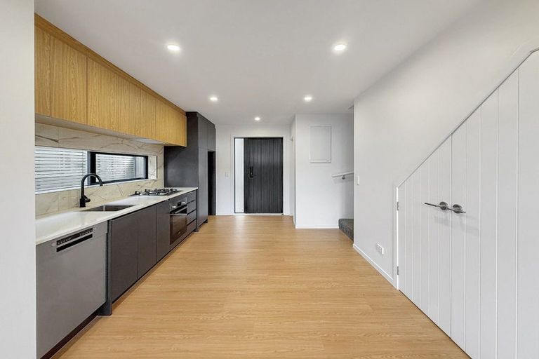 Photo of property in 5/6 Victoria Street, Ebdentown, Upper Hutt, 5018