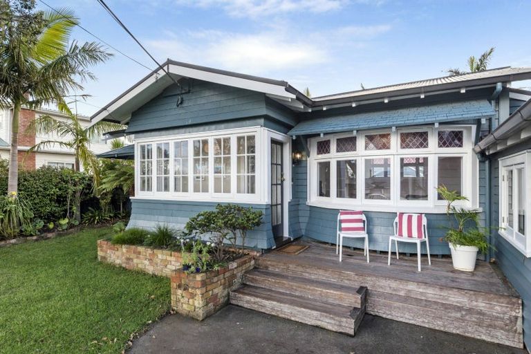 Photo of property in 1/92 Norwood Road, Bayswater, Auckland, 0622