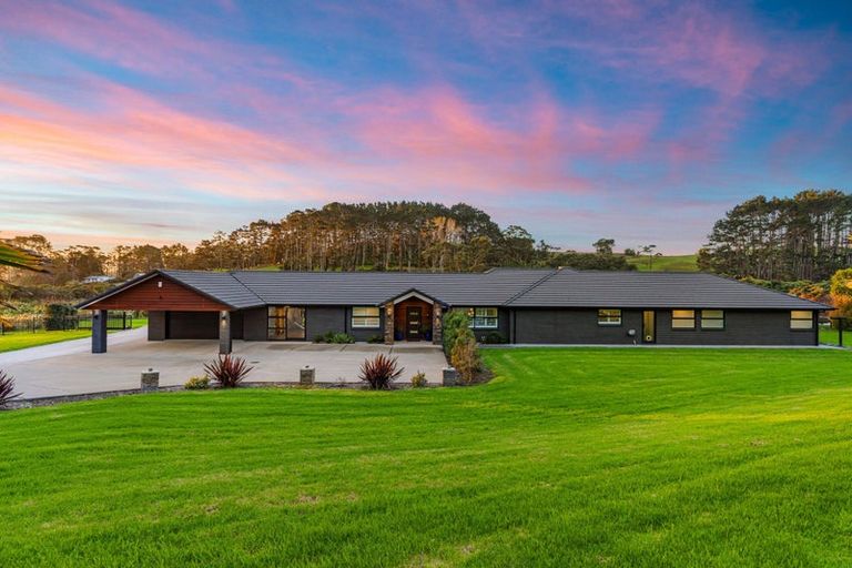 Photo of property in 121 Valley Road, Waimauku, 0881