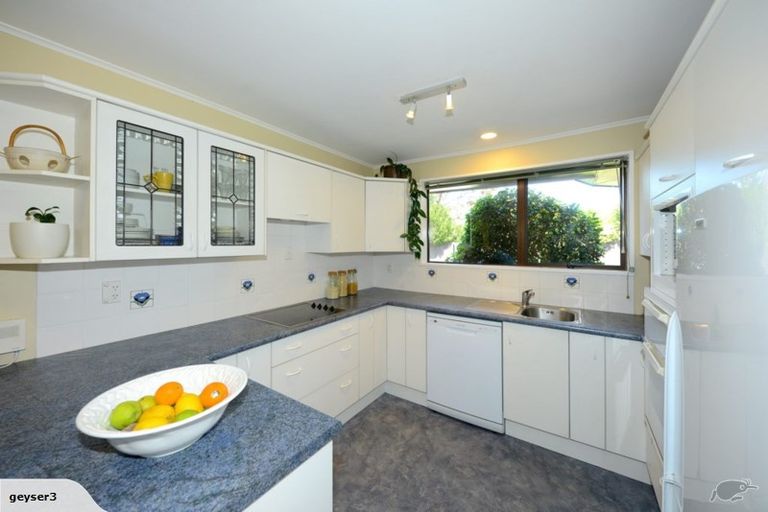 Photo of property in 25d Ramore Place, Redwood, Christchurch, 8051