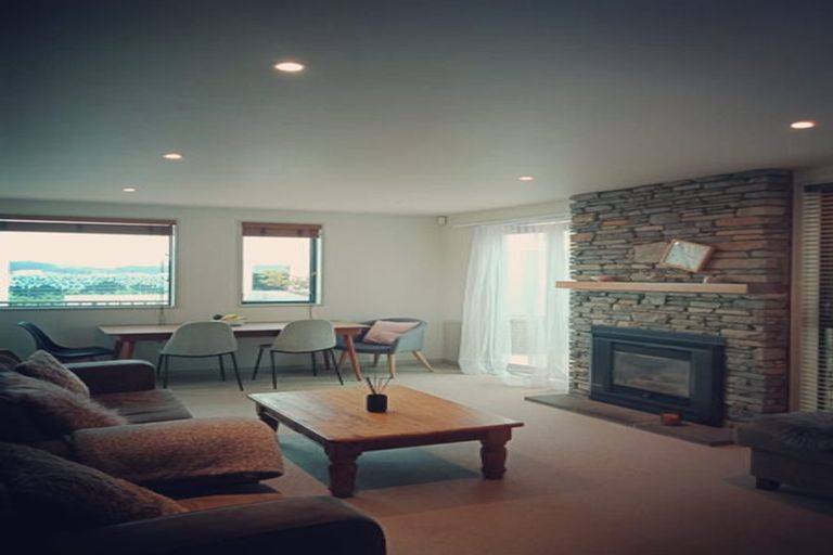 Photo of property in 6 Bunker Way, Strathmore Park, Wellington, 6022