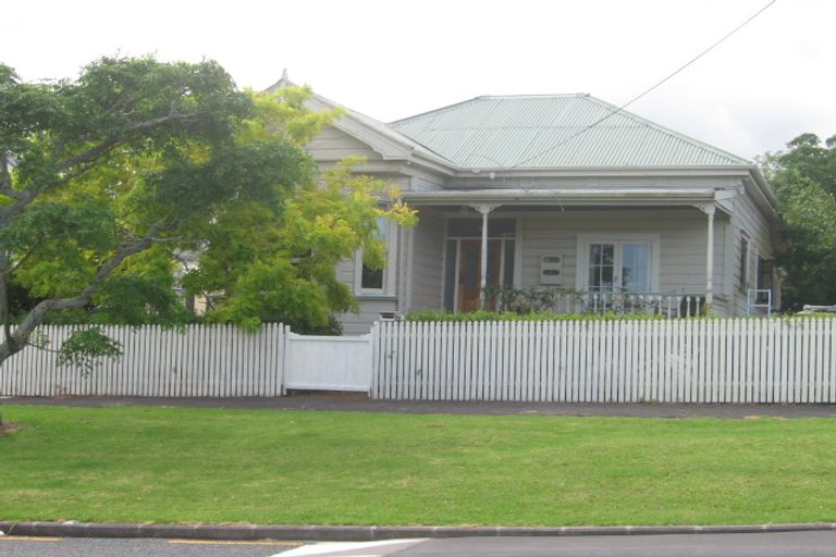 Photo of property in 40 Mozeley Avenue, Devonport, Auckland, 0624