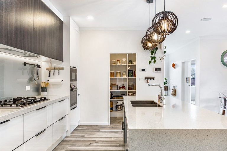 Photo of property in 9 Walter Ruddock Avenue, Kumeu, 0810