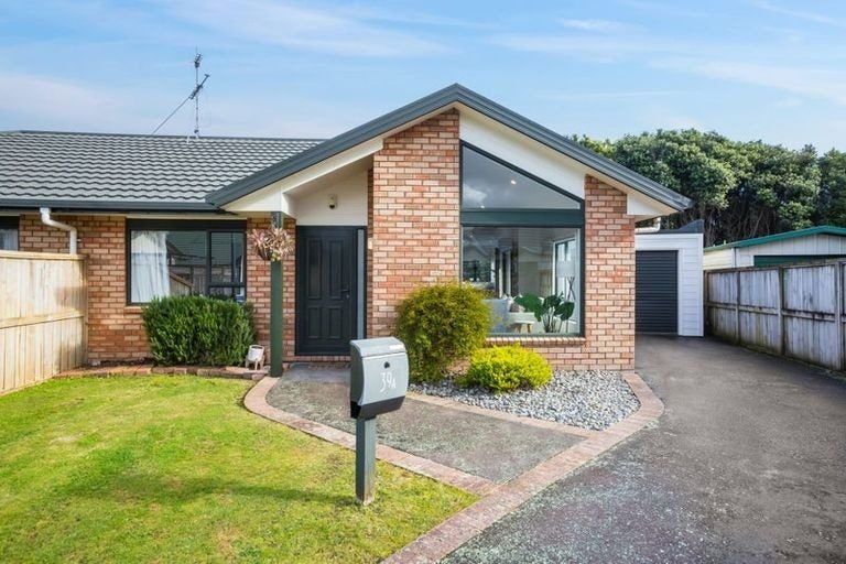 Photo of property in 39 Apple Terrace, Ranui, Porirua, 5024