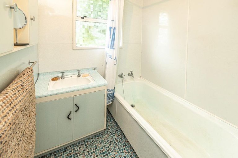 Photo of property in 6 Caversham Road, Westmere, Whanganui, 4501